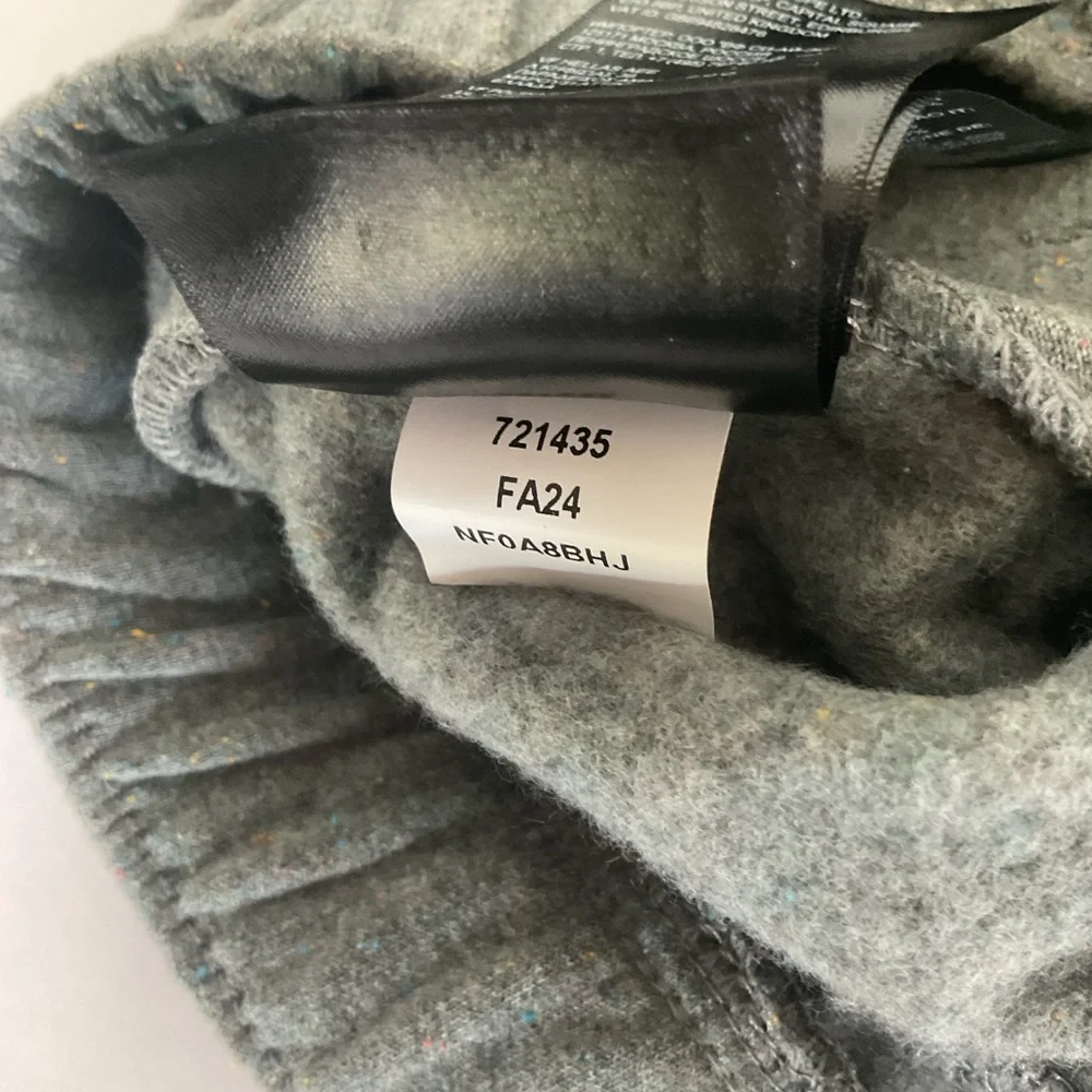 NWT The North Face men’s Athletic Gray ReGrind Shorts size medium